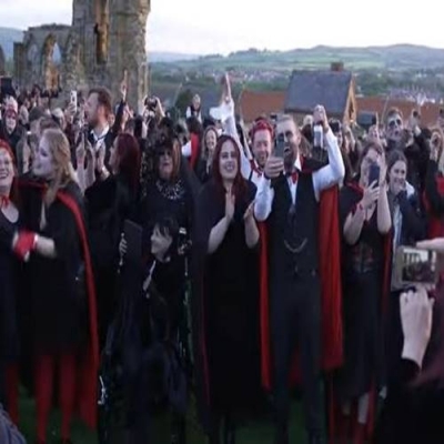 1369 pessoas fantasiadas de Drácula batem recorde mundial na Inglaterra
