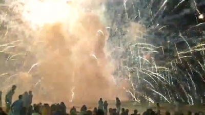 Fogos de artificio explodem na Austrália
