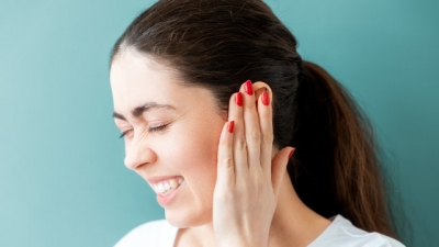 Não ignore estes sinais, pois é capaz de ter uma infeção no ouvido