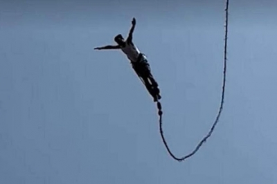 Corda de turista se rompe durante bungee jump, assista