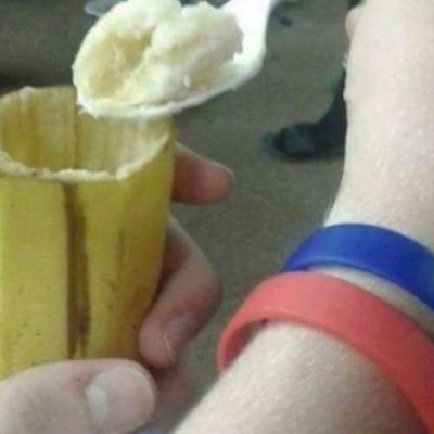  Comendo banana