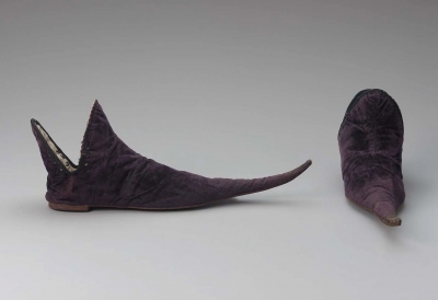 Moda de sapatos pontudos desencadeou praga de joanetes na GrÃ£-Bretanha medieval