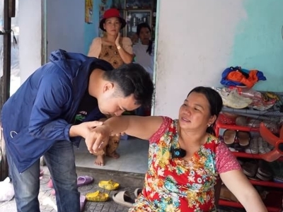 As mulheres vietnamitas que supostamente distribuem seu próprio perfume