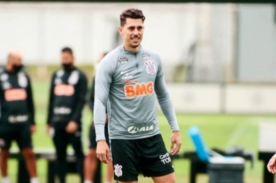 Jogador do Corinthians Danilo Avelar admite ter cometido ato racista