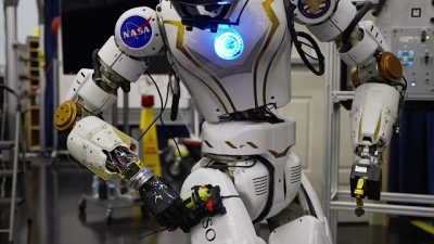 Conheça o robô controlado por realidade virtual da NASA