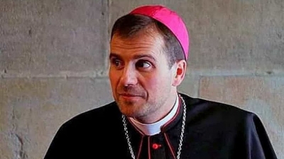 Bispo renuncia Ã  Igreja para viver amor com autora de livros erÃ³ticos