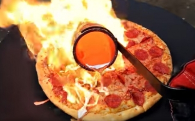 Pizza vs Cobre derretido, o que acontece?