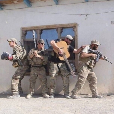Quando soldados decidem se divertir durante o serviço no batalhão