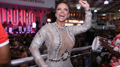 Viviane Araujo anuncia gravidez aos 46 anos e se emociona: 'Meu sonho'