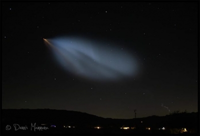 Foguete de Elon Musk rasga a ionosfera e marca um X no céu