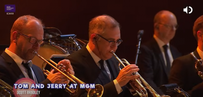 Orquestra toca músicas de Tom e Jerry em um show de nostalgia